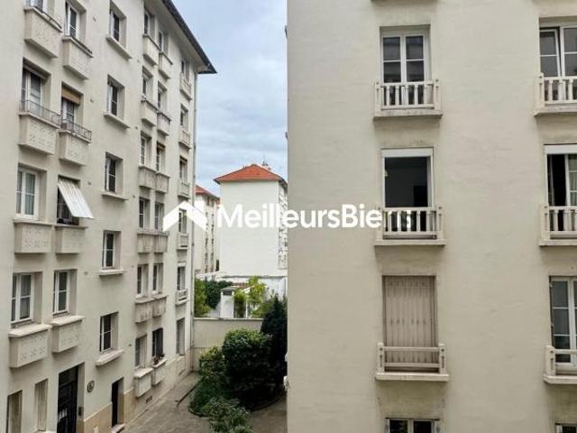 2 pièces à rafraichir a Asnieres sur Seine