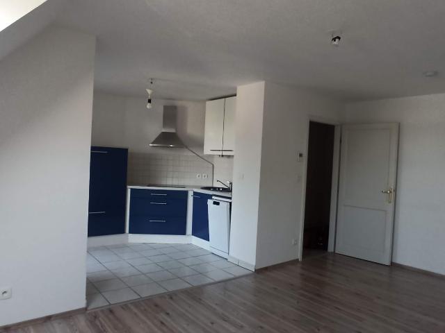 2 PIECES AVEC BALCON ET GARAGE