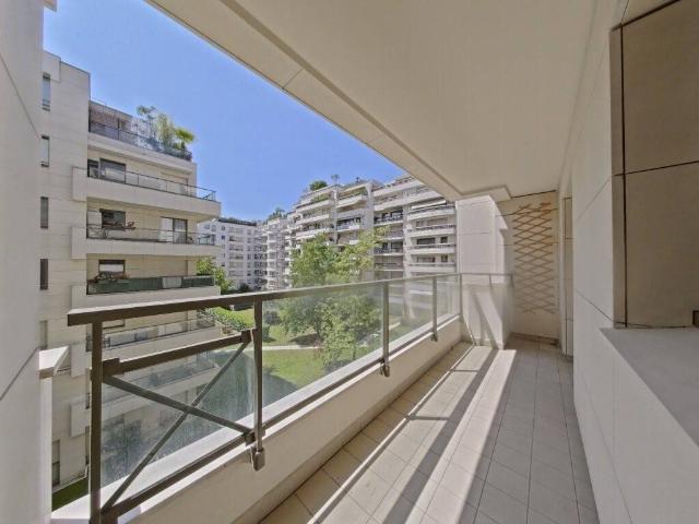 2 PIECES AVEC BALCON PONT DE LEVALLOIS