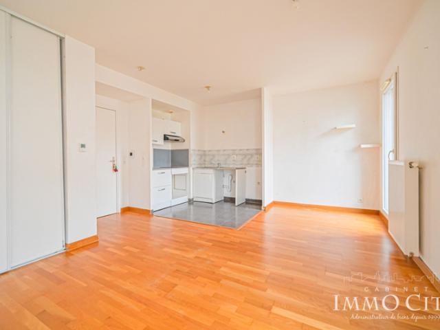 2 pièces avec balcon, résidence 2015, double parking, à 1