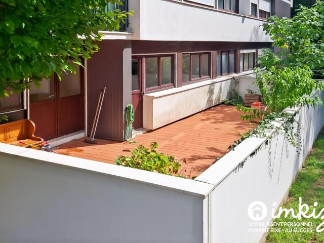 2 pièces avec grande terrasse et vue sur le bois