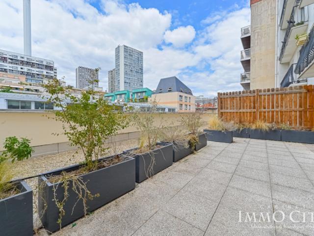 2 pièces avec terrasse de 27m² et vue sur la Tour Eiffel !