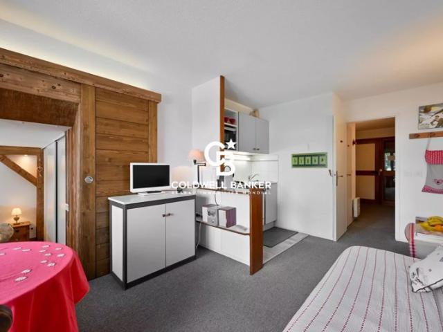 2 PIECES + CABINE 1 CHAMBRE 35.57 m²