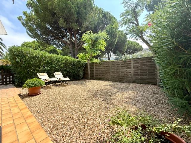 2 pièces cabine avec parking et 80m2 de jardin