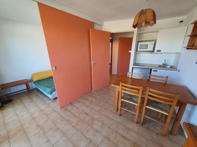2 PIECES CABINE RESIDENCE AVEC PISCINE