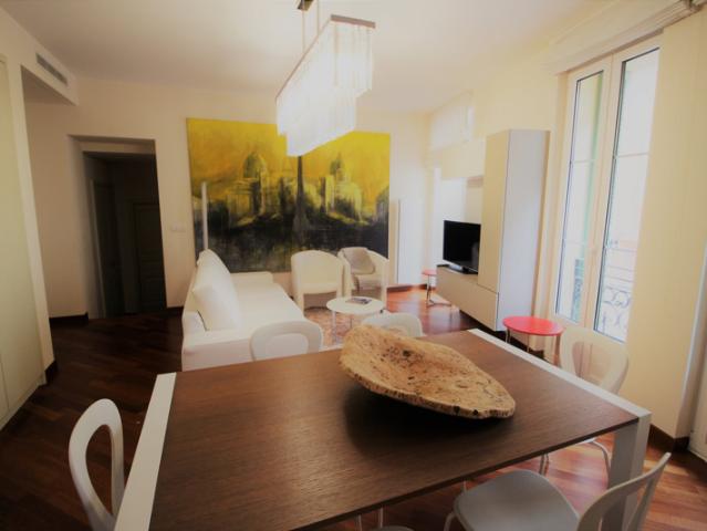 2 PIECES DANS RUE PIETONNE