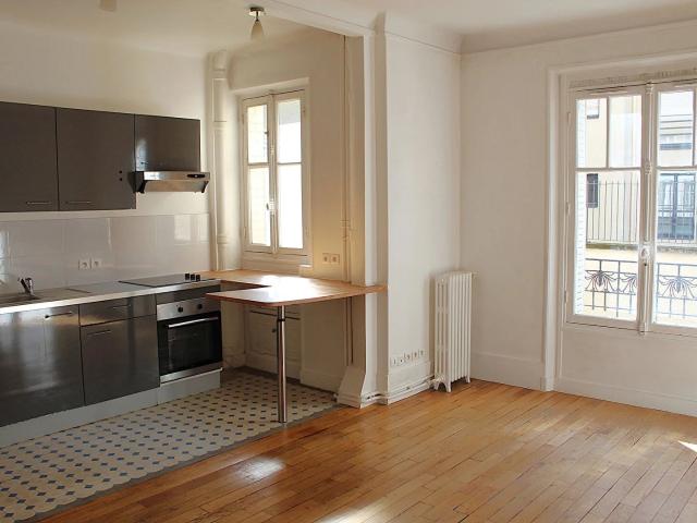 2 pièces de 44.05 m2 traversant, sur cour