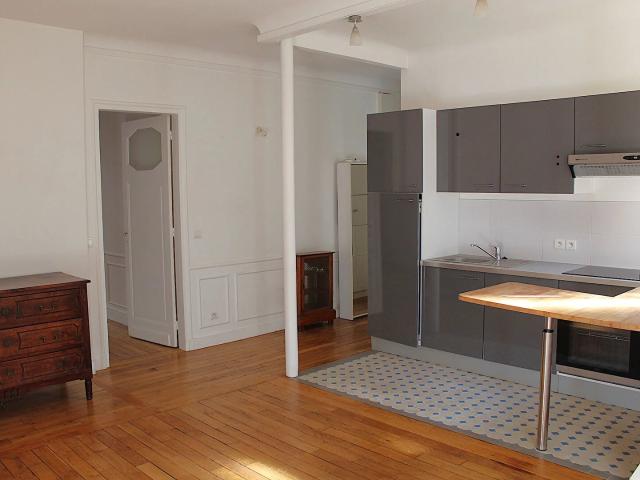 2 pièces de 44.05 m2 traversant, sur cour