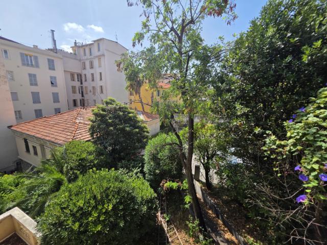 2 PIECES DE 53 M3 OPPORTUNITÉ RARE À NICE QUARTIER LIBÉ