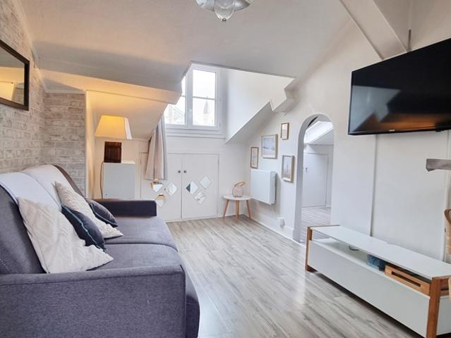 2 pièces de 19m2 carrez et 42m2 au sol / Quartier Village / vue Tour Eiffel