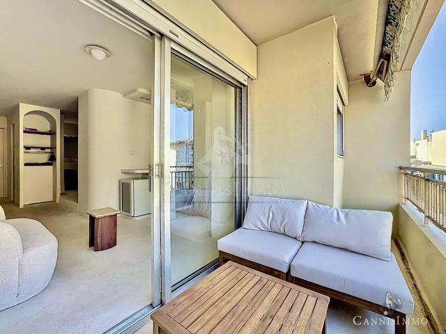 2 pièces de 29 m² – Cannes Centre / Rue d’Antibes – Parking 28m² Cannes