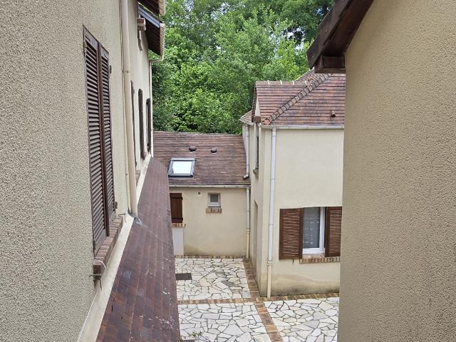 2 PIECES EN TBEG HYPER CENTRE 60M2 AU SOL