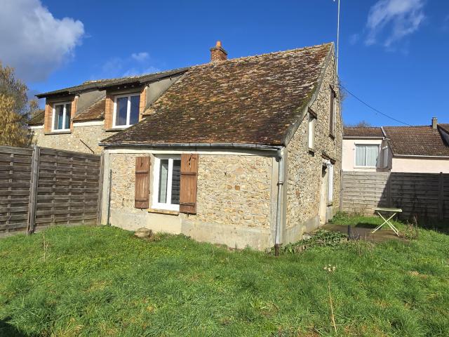 2 PIECES EN DUPLEX avec 120m2 DE JARDIN + 2 PLACES DE PARKING