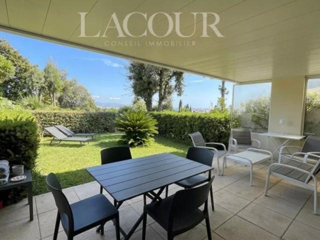 2 pièces en rez de jardin, écrin de verdure et vue mer