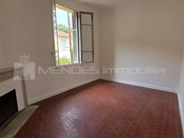 2 PIECES IDEAL LOCATIF DERNIER ETAGE A BEAUSOLEIL
