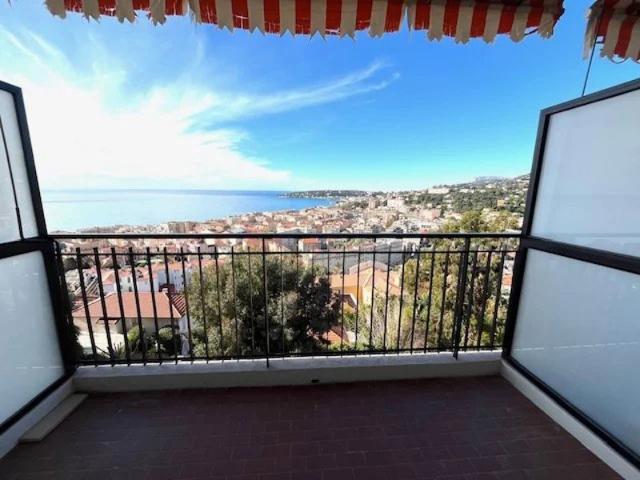 2 pièces menton
