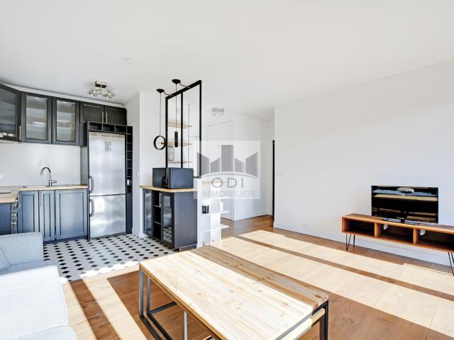 2 PIECES MEUBLE avec Balcon vue Tour Eiffel