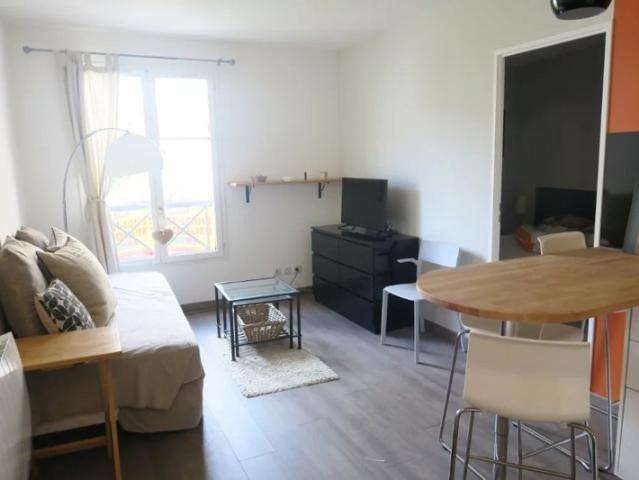 2 pièces Meublé avec goût CENTRE VILLE POISSY