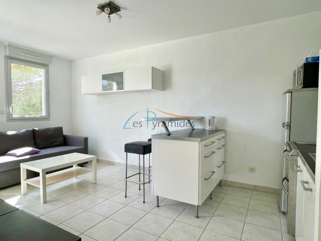 2 PIECES MEUBLE AVEC PARKING