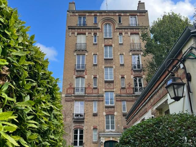 2 pièces meublé refait à neuf Bail civil