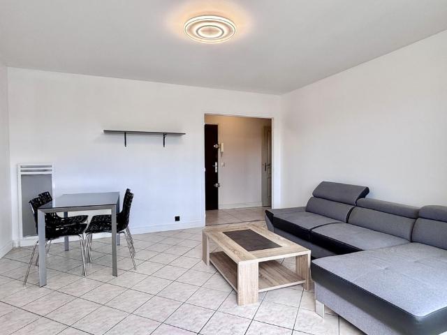 2 PIECES MEUBLES CHOISY LE ROI 49M²