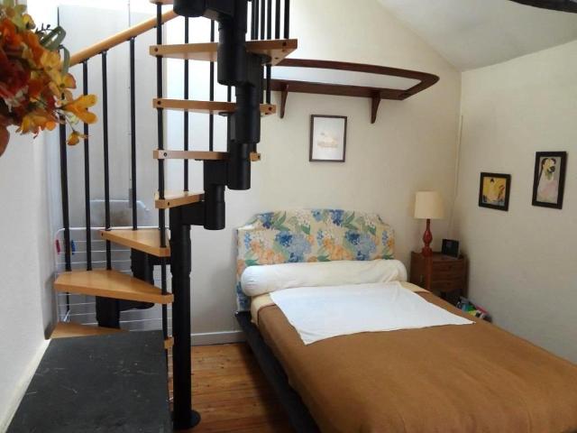 2 pièces + mezzanine, très calme, de charme