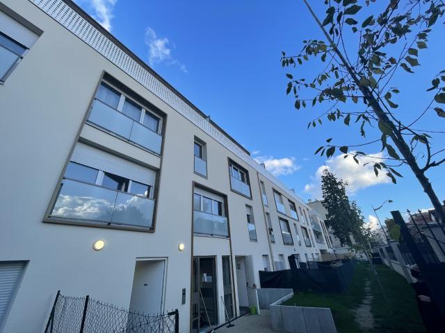 2 PIECES NEUF AU DERNIER ETAGE