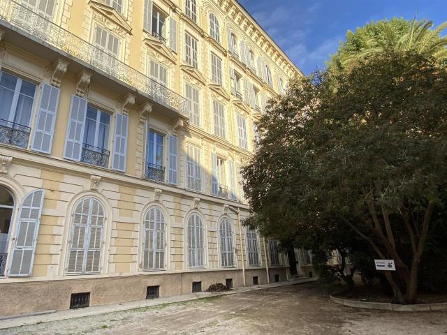 2 pièces rénové au cœur du centre ville 42m² Nice