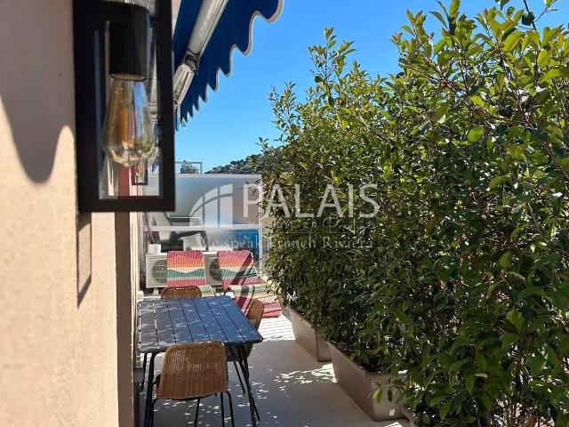 2 Pièces Rénové avec Grande Terrasse avec Parking Plein Centre Ville