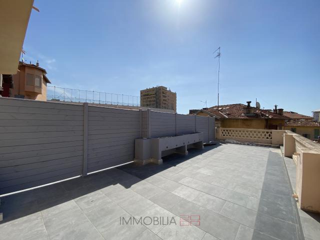 2 PIECES RENOVE AVEC IMMENSE TERRASSE PROCHE IUM
