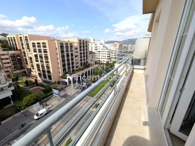 2 Pièces rénové dernier étage balcon cave