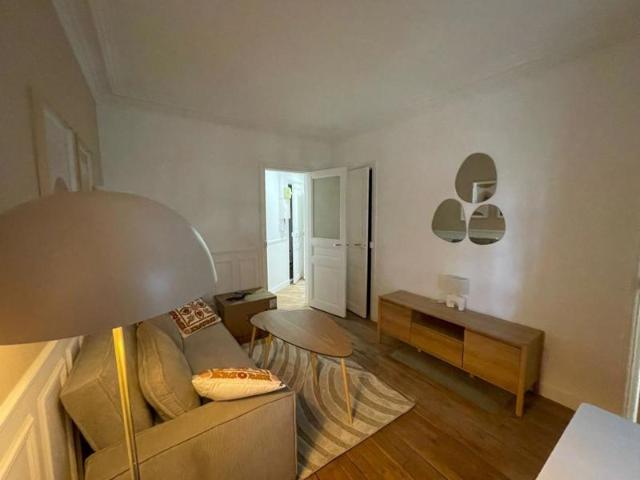 2 PIECES RENOVE ET MEUBLE RUE BOBILLOT