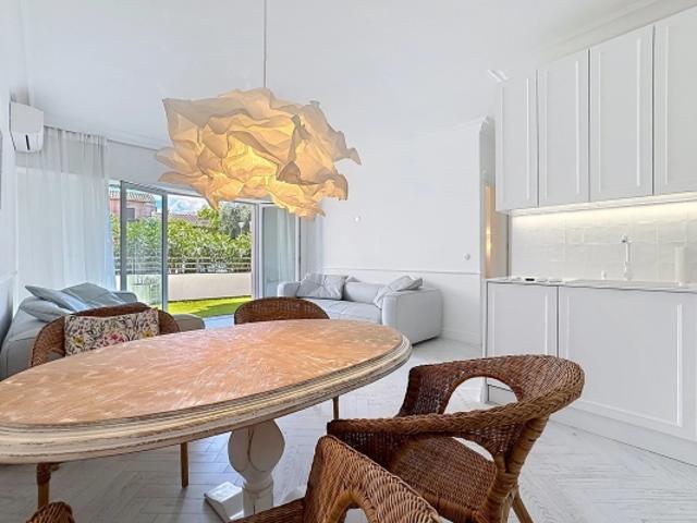 2 PIECES RENOVE, PROCHE CANNES, GARAGE