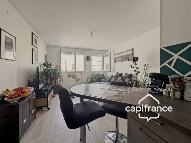 2 pièces récent en dernier étage gare de La Verrière à pie. 41m² La Verrière