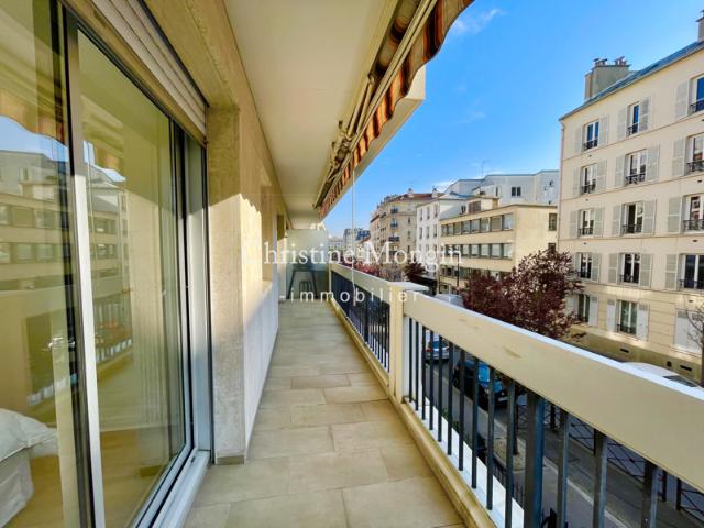 2 Pièces refait à neuf avec balcon parking possible en sus