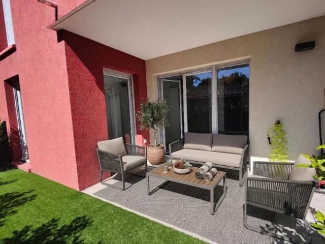 2 PIECES REZ DE JARDIN GARAGE