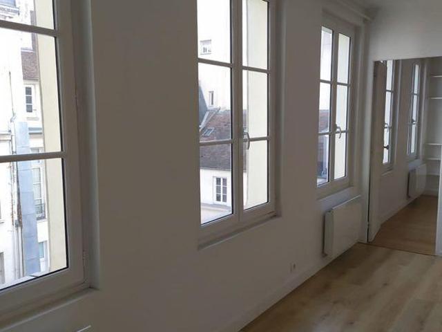 2 pièces rue de Lille, sur cour