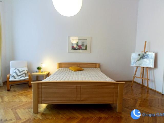 2 pok, ul. Piłsudskiego, 60m2, od 1 lipca Kraków, Stare Miasto