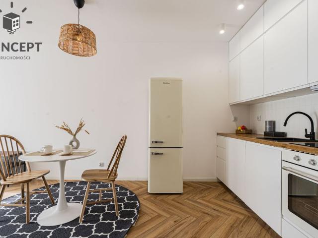 2 pok. mieszkanie z balkonem i parkingiem | Centrum