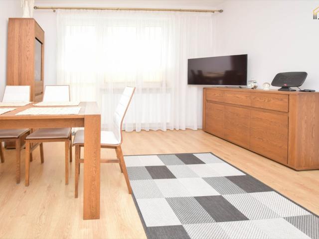 2 pokoje z dużym balkonem, niski czynsz, gotowe do wprowadzenia