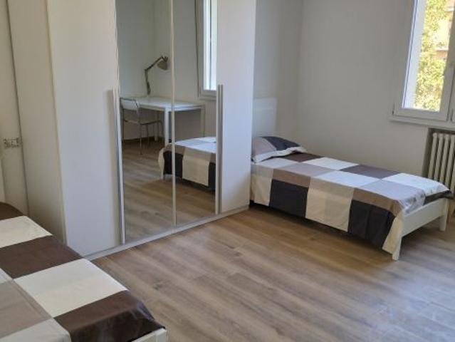 2 posti letto in doppia, Via Ferrarese 71, 10 min