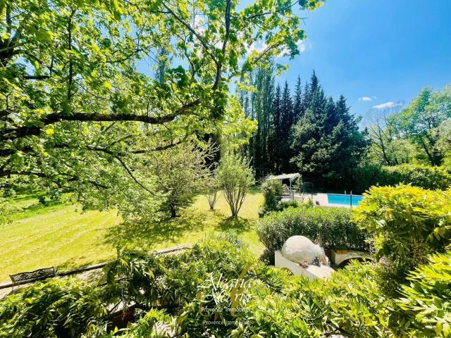 2 propriétés de caractère au cœur de la Provence 330m² Villecroze