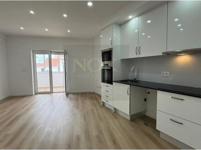 2 quarto, Almada Almada LS100640959