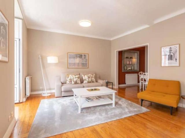 2 quarto, lisbon lisbon 1200 100 101824085