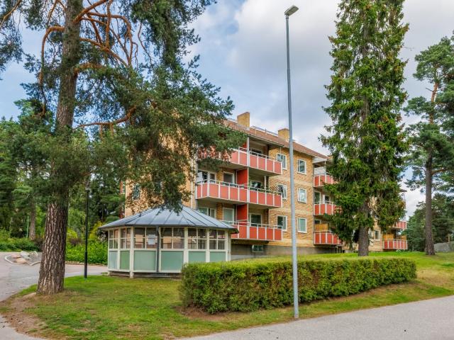 2 rum och kök på Skogsvägen 3 A, ledig lägenhet i Hallstahammar