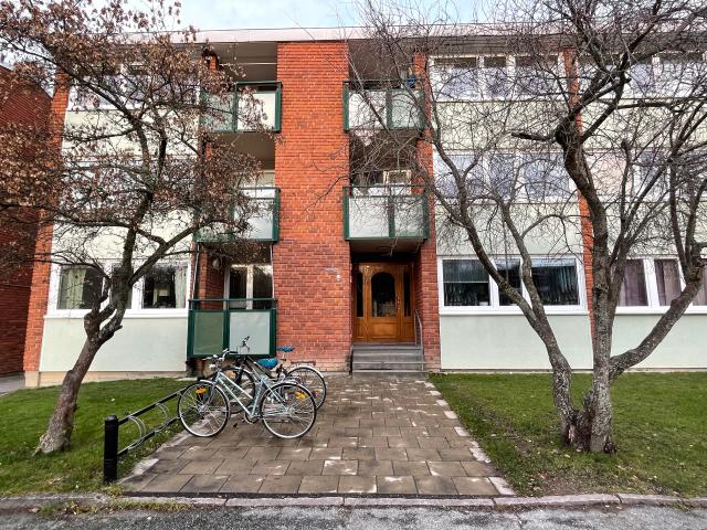2 rum och kök på Varbergagatan 167, ledig lägenhet i Örebro