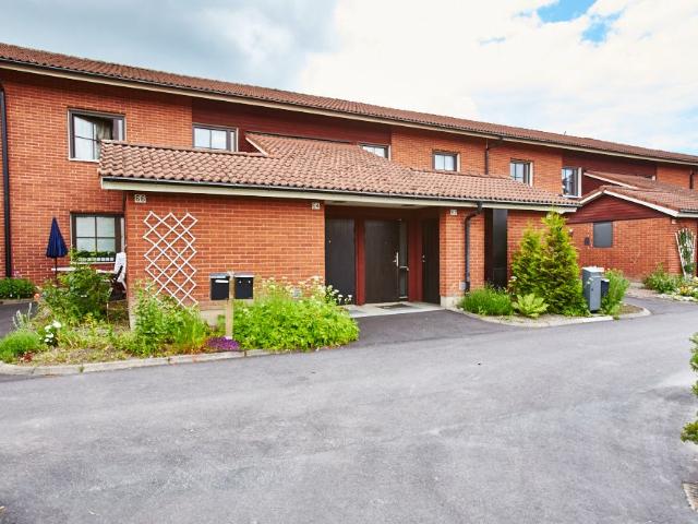2 rum och kök 76 m² 8 449 kr