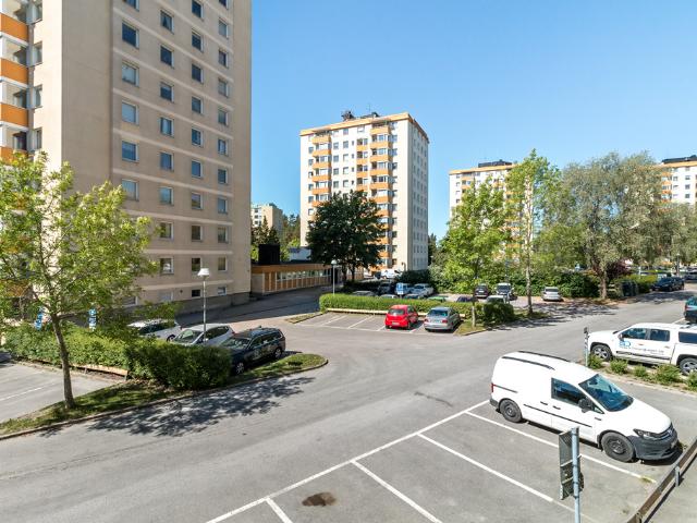 2 rum och kokvrå Fregattvägen 12 Täby 183 53