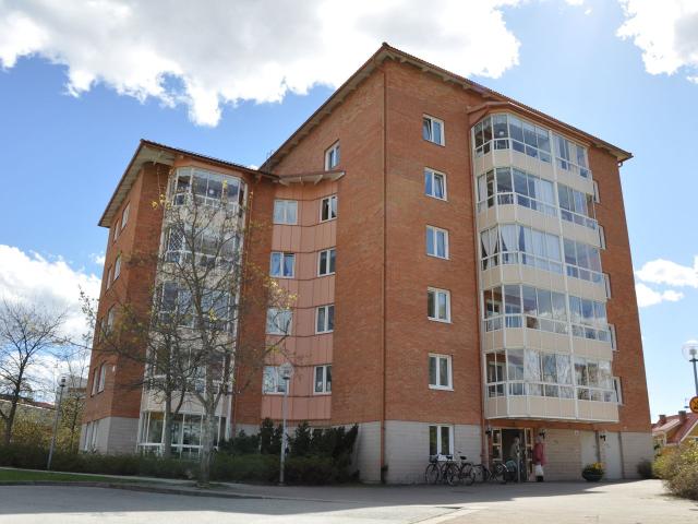 2 rums hus i ÖREBRO 63 m² 8 261 kr