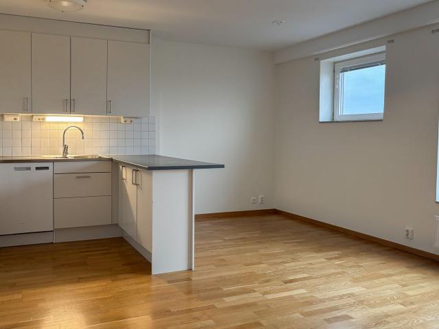 2 rums lägenhet i ÖREBRO 48 m² 8 296 kr